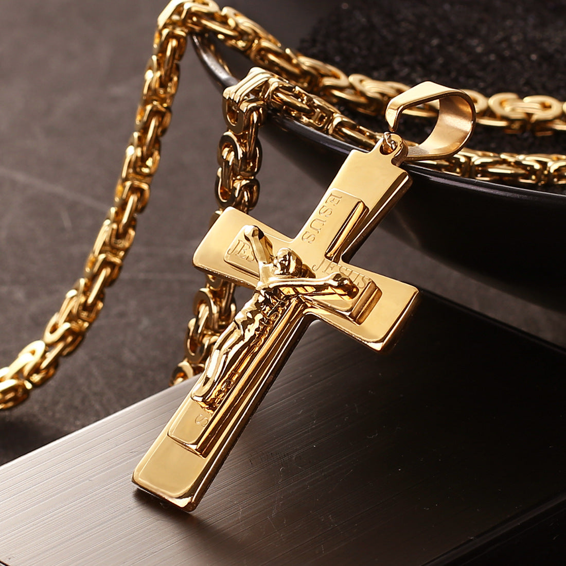 Exquisite Gold Cross Pendant Necklace